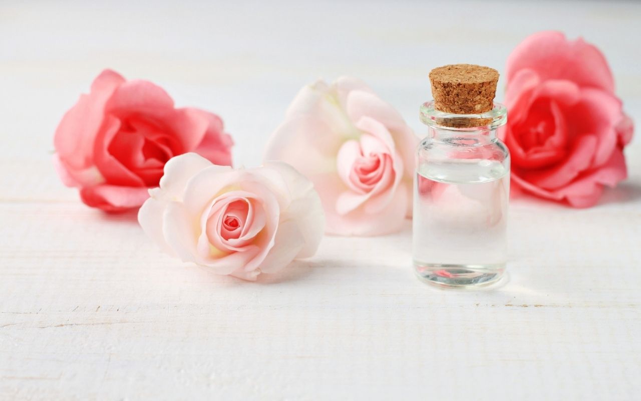 How to Make a Rose Water Toner at Home